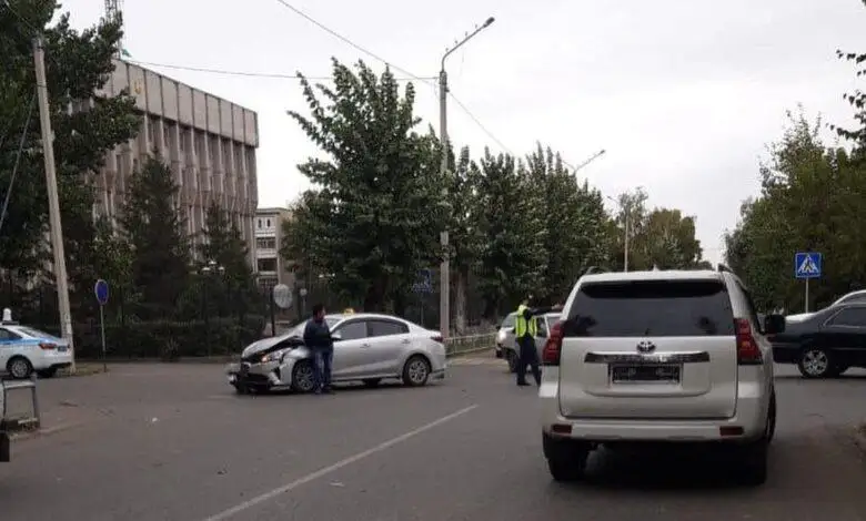 ДТП произошло у здания полиции в Семее