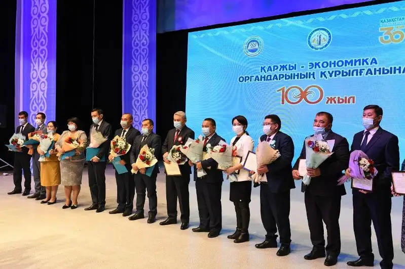 Qyzylordada ekonomıka jáne qarjy salasynyń qyzmetkerlerine qurmet kórsetildi