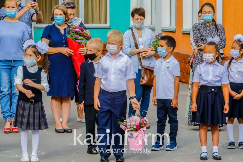 30 тысяч первоклассников пошли в школы Алматы