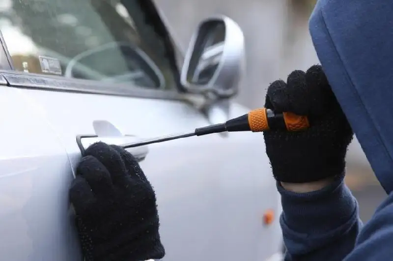 Подросток угнал автомобиль со двора жилого дома в Караганде