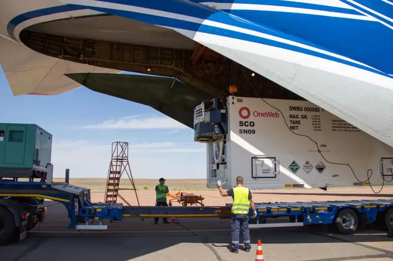 Новая партия спутников OneWeb доставлена на Байконур