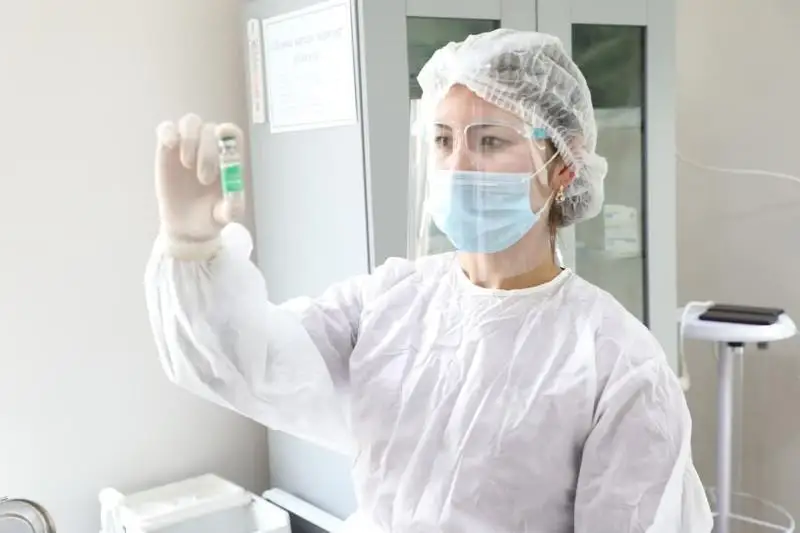 В Узбекистане вводят обязательную вакцинацию для отдельных категорий граждан