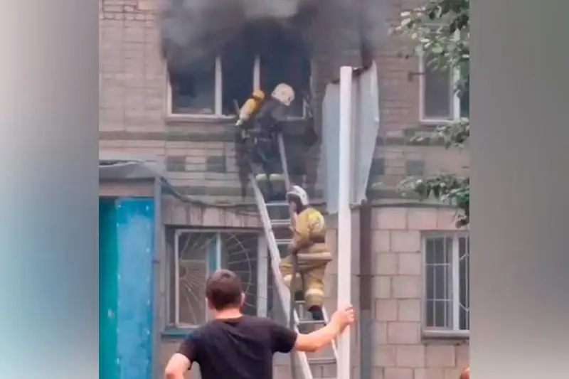 Пожарные спасли пенсионера в Павлодаре