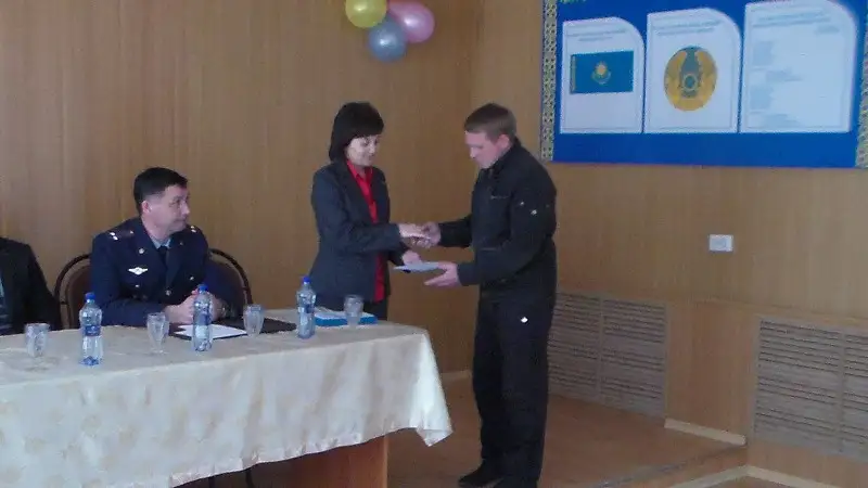 В Павлодарской области осужденных колонии-поселения трудоустраивают дорожными рабочими