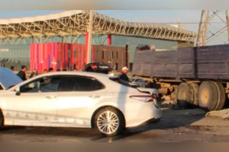 В Туркестанской области грузовик столкнулся с несколькими автомашинами