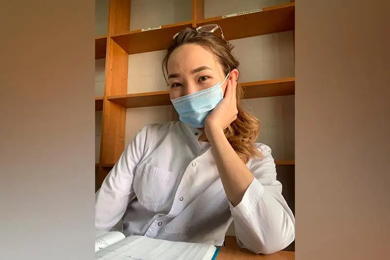Вакцинаның бірінші дозасын алған адам аурып қалса, екінішісін алты айдан кейін салдырады - эпидемиолог