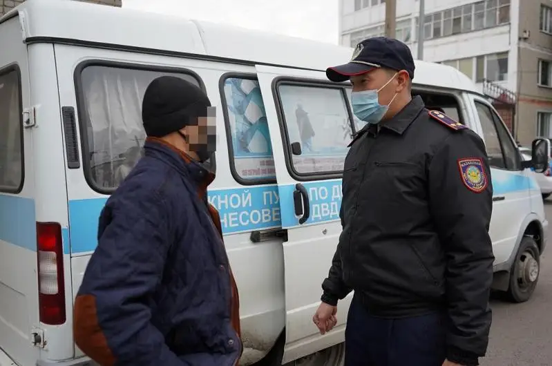 Petropavlda myńnan astam adam maskúnem retinde polıtsııa esebinde tur
