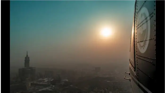 Вид на комплекс Запретной мечети с борта вертолета