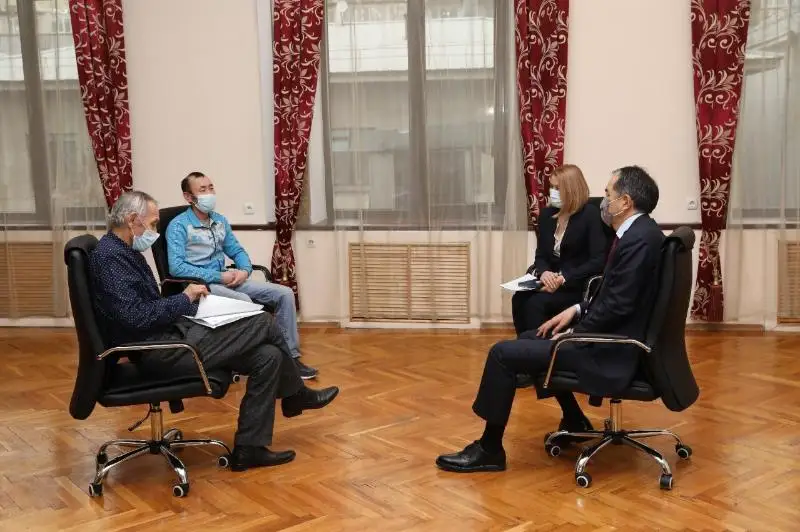 Гибель многодетной матери в Алматы - Бакытжан Сагинтаев встретился с семьей