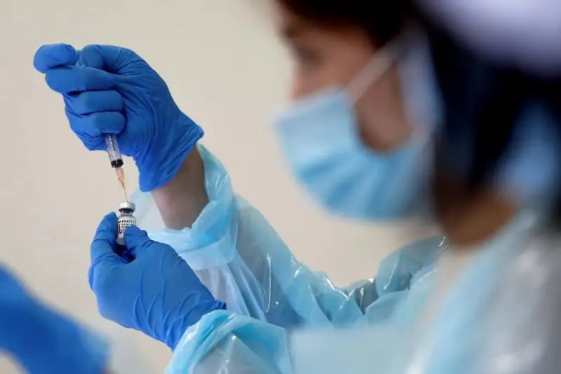 Japonııa bir táýlikte 1 mln adamdy koronavırýsqa qarsy ekti