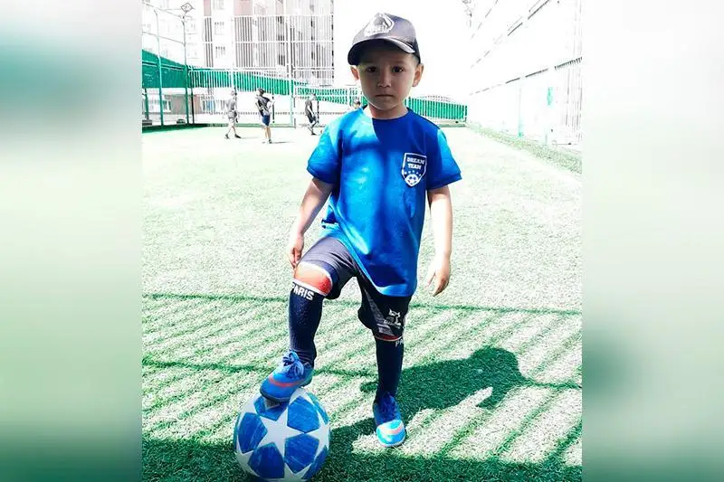«Маленький Месси»: как четырехлетний футболист из Нур-Султана мастерски выполняет финты и упражнения