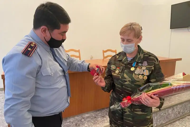 Акмолинской медсестре вручили орден Демократической Республики Афганистан