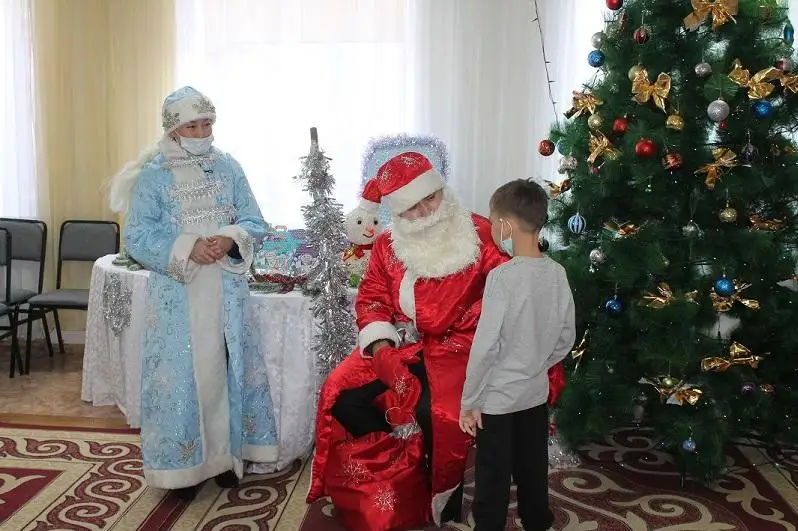 Новогодний сюрприз устроили пожарные детям с нарушениями слуха и речи в Павлодаре