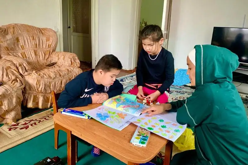 Тысяча казахстанских родителей из уязвимых семей пройдут обучение по программе профилактики эмоционального выгорания