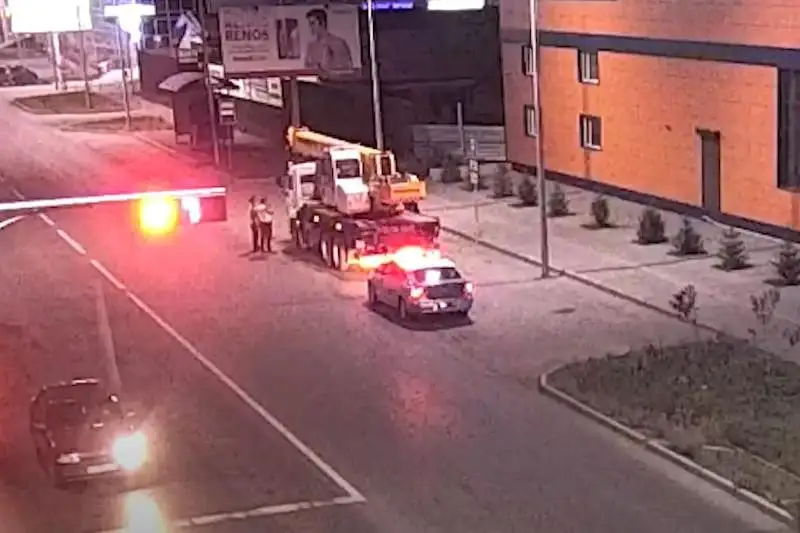 Пьяный водитель без прав катался на автокране по Кокшетау