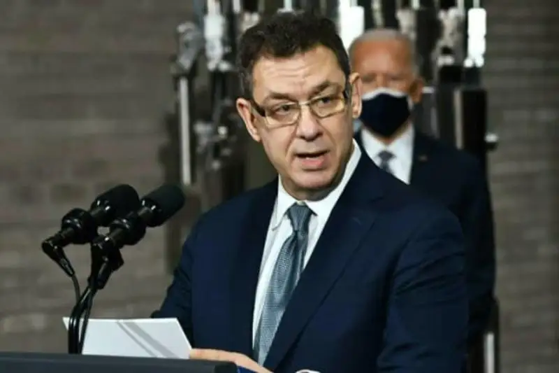 Манипуляция: Генеральный директор Pfizer не смог посетить Израиль, так как он не вакцинирован