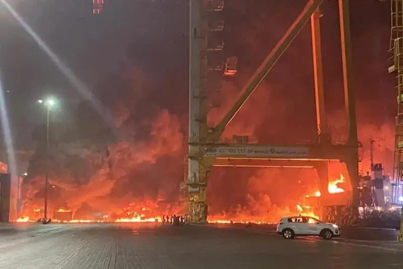 Пожар произошел на судне в порту Дубая