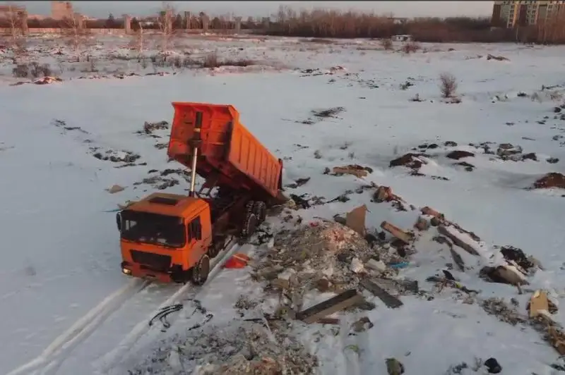 Столица борется с несанкционированными свалками с помощью дронов и умных камер