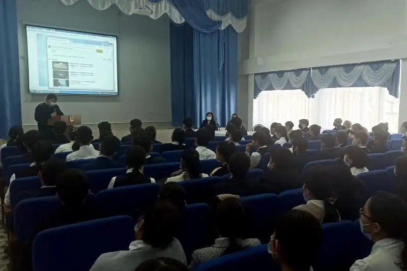 Как собаки находят наркотики, жамбылские полицейские показали школьникам