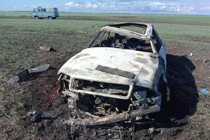 Угнанную машину нашли сгоревшей на полевой дороге в СКО