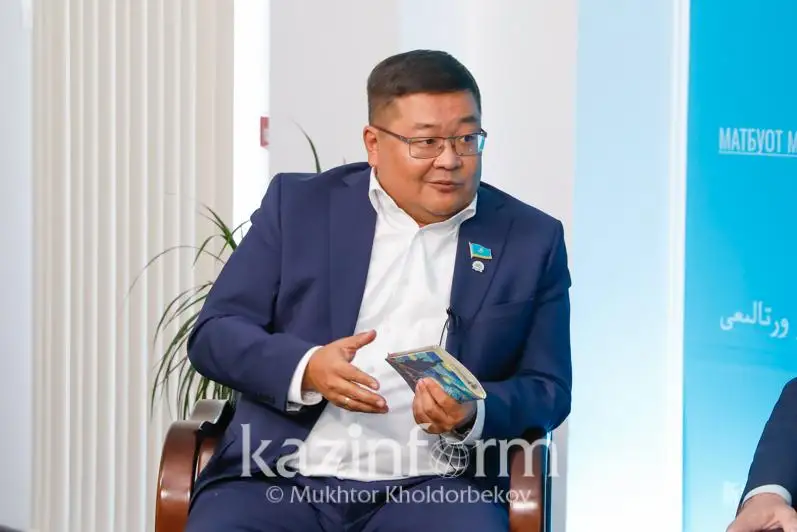 Все нацелено на общество и решение проблем страны - Айдос Сарым о реализации Послания