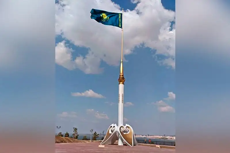 Государственный флаг разместили на самой высокой точке Кокшетау