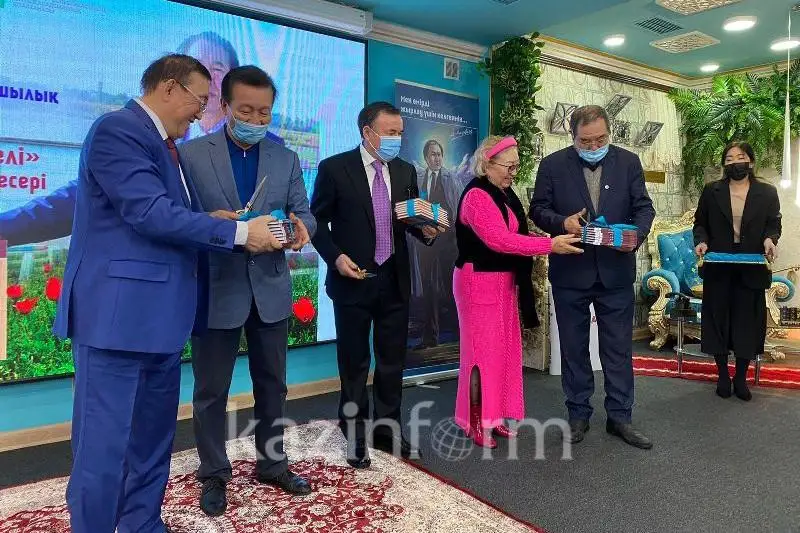 Книгу «Жүрегім - Қазақ елі» известного поэта  Шомишбая Сариева презентовали  в Нур-Султане