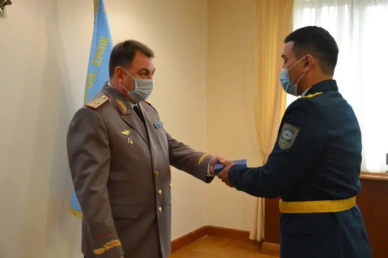 Пожарные и военнослужащие получили государственные награды от имени Президента