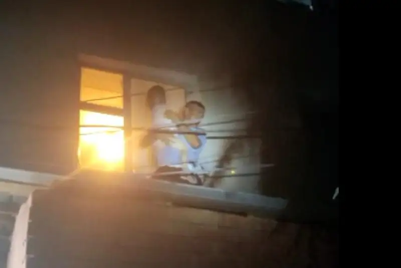 В Кызылорде гвардейцы спасли трехлетнюю девочку от выпадения из окна