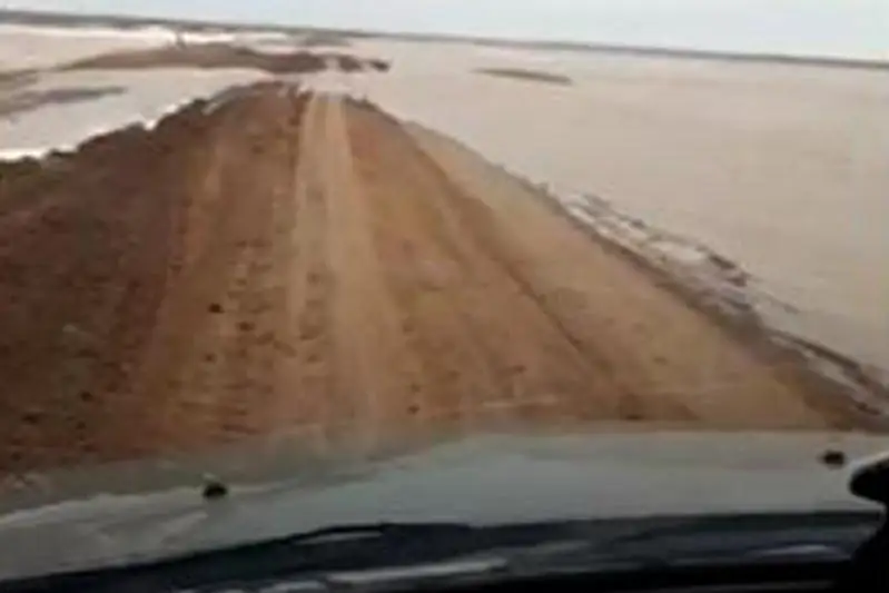 BQO-da erigen qar sýy joldy basyp qaldy