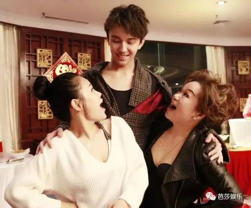 Қытайлық &laquo;қалыңдықтар&raquo; Димаштың сахнадан тыс өмірі жайлы видео жариялады