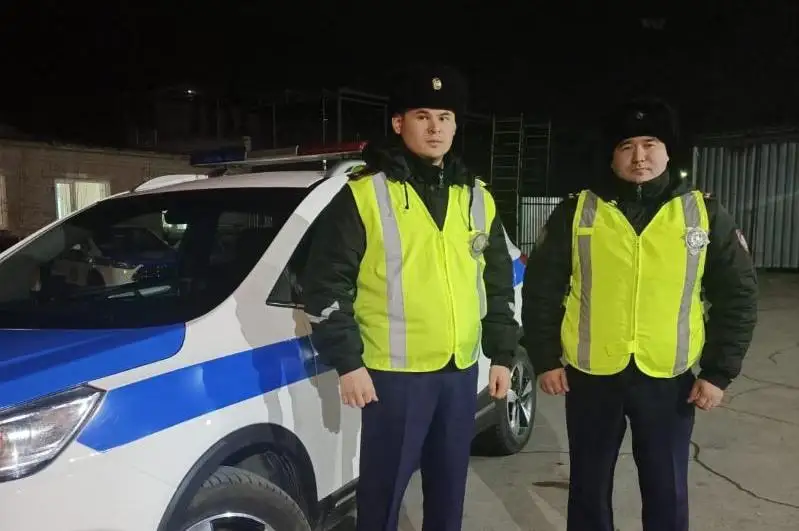 Прыгнувшего в воду с моста 17-летнего костанайца спасли полицейские