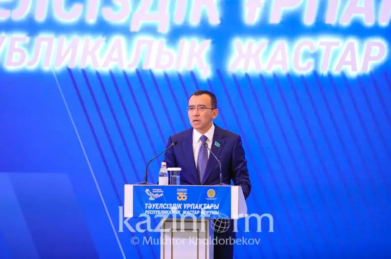 Máýlen Áshimbaev: Jastardyń eldik máselelerge aralasýyna tikeleı múmkindikter berilgen
