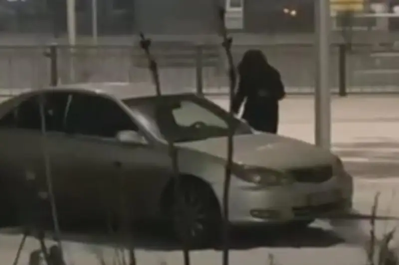 Пьяный хулиган повредил несколько машин в Нур-Султане