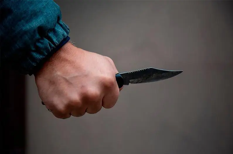 Зарезать свою жену пытался мужчина в Атырау