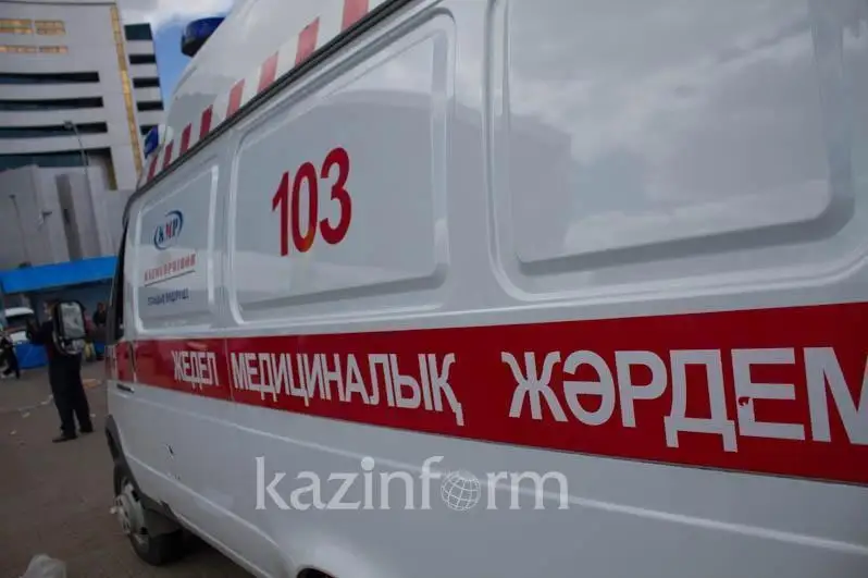 Тела женщины и двоих детей с ножевыми ранениями обнаружили в Аксу