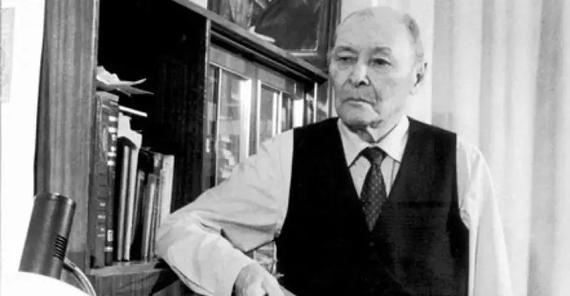 اباي ءۇشىن قامالىپ، مۇحتار ءۇشىن ازاپ كورگەن