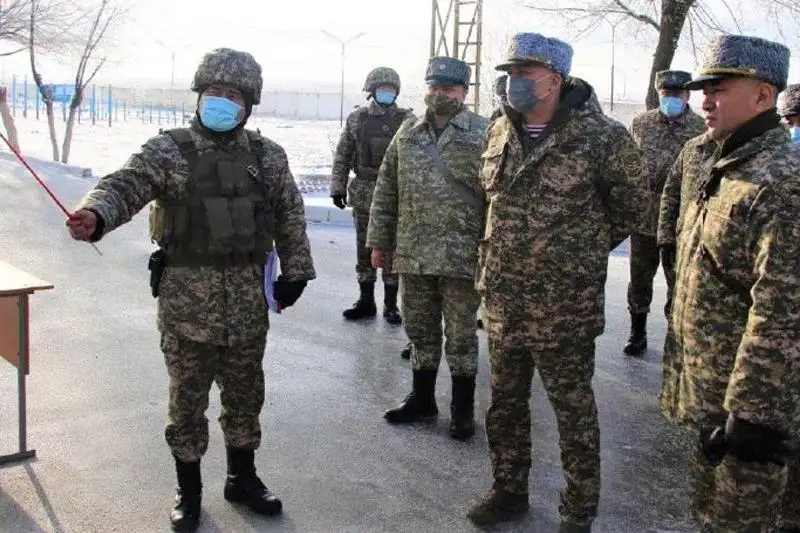 Министр обороны РК проверил воинские части Алматинского и Капшагайского гарнизонов