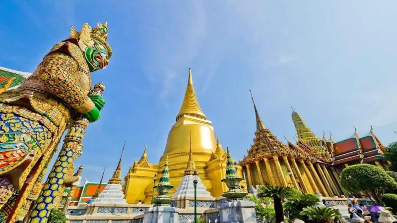Álemdegi koronavırýs: Bangkokte týrızm maýsymy shegerildi, Shveıtsarııa elge kelý erejesin ózgertti