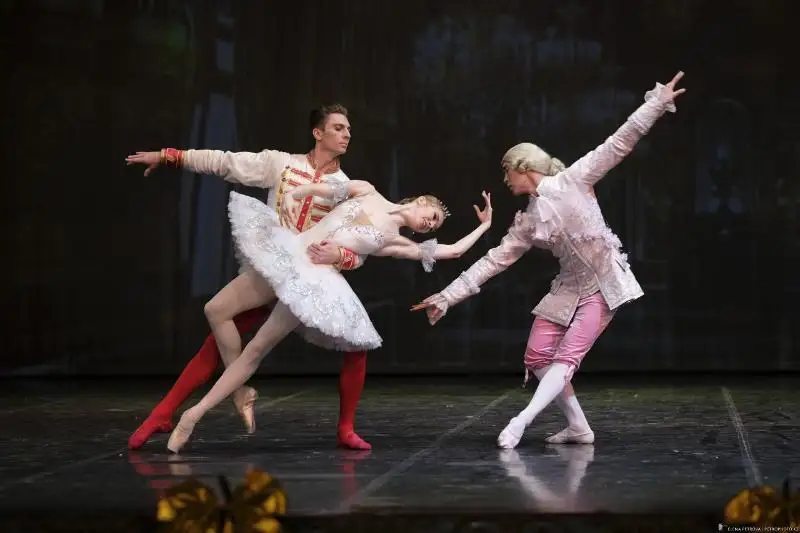 Звезды мирового балета представили алматинцам спектакль «Щелкунчик»