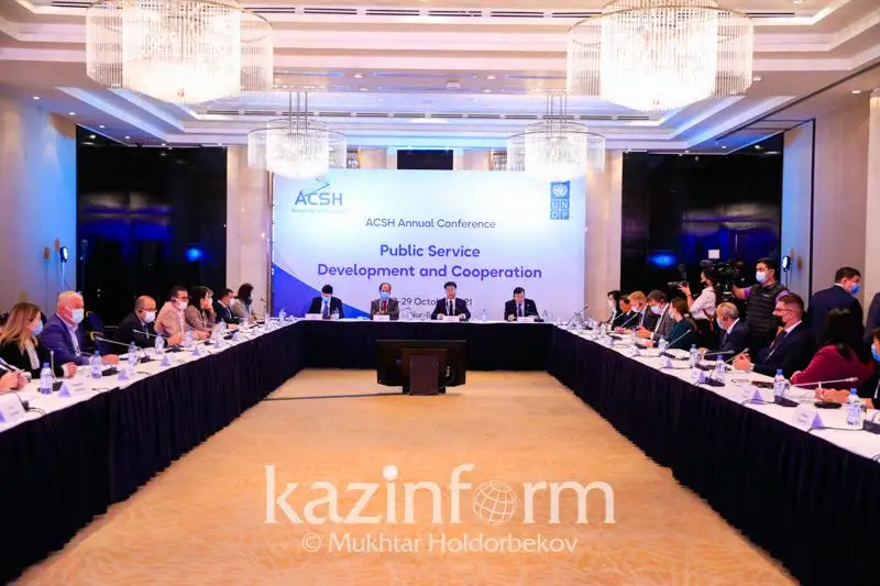 Elordada «Memlekettik qyzmettiń damýy jáne yntymaqtastyq» atty konferentsııa ótip jatyr