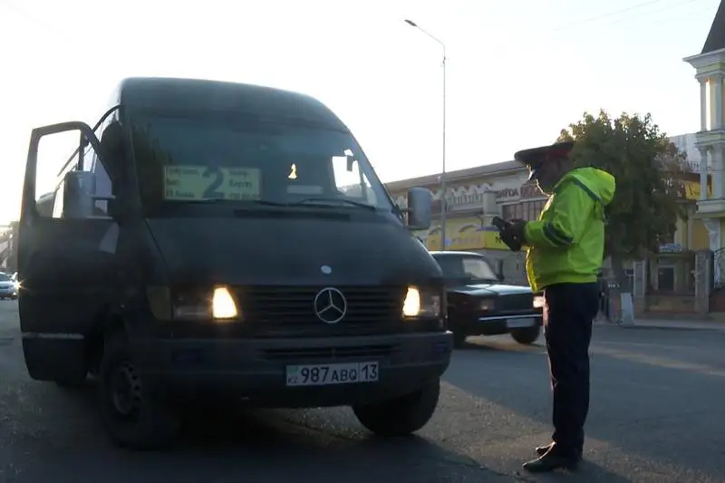 Более 600 нарушений ПДД выявили в Туркестанской области