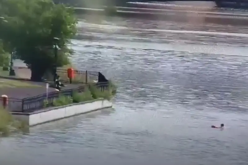 Тонувшую женщину спасли в Нур-Султане