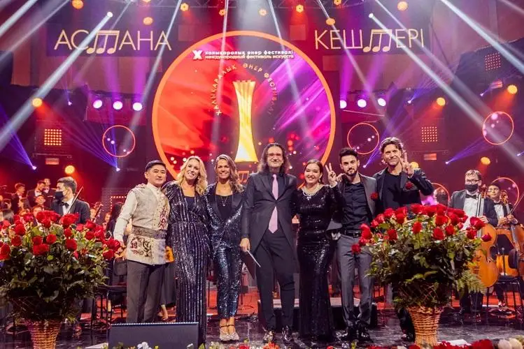Хиты Abba и Queen прозвучали для медиков на гала-концерте фестиваля «Астана кештері»