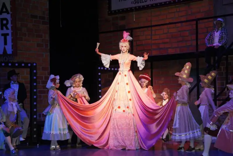 Qaraǵandynyń mýzkomedııa teatry maýsymdy jańa premeramen aıaqtaıdy