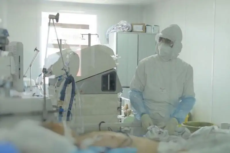 «Койки заполняются мгновенно» - столичные врачи обратились к горожанам