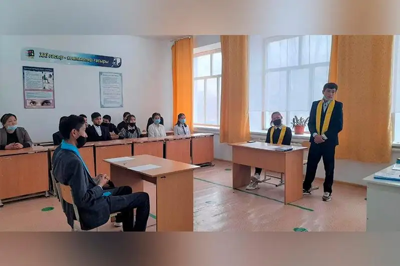Aqmolalyq oqýshylar arasynda Táýelsizdiktiń 30 jylyndaǵy jetistikter týraly pikirsaıys ótti