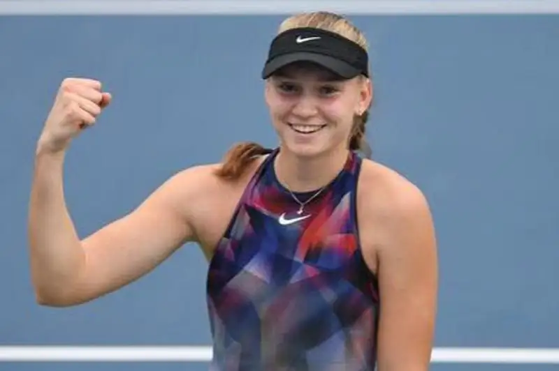 Первая ракетка Казахстана с непростой победы стартовала в новом году