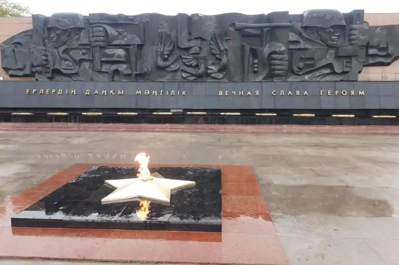 Вечный огонь обновили в Караганде