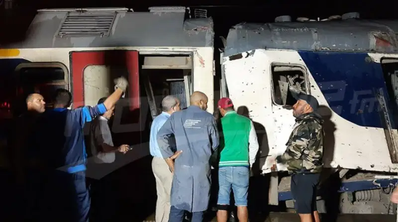 Týnıste eki poıyz soqtyǵysyp, 30-dan astam adam zardap shekti